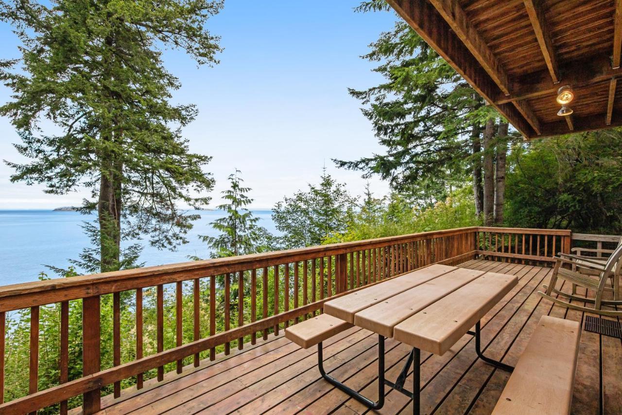 Pinecone Cabin Eastsound Exterior photo